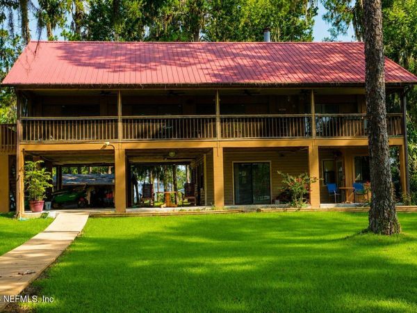 303 RILEY LAKE Drive, Hawthorne, FL 32640
