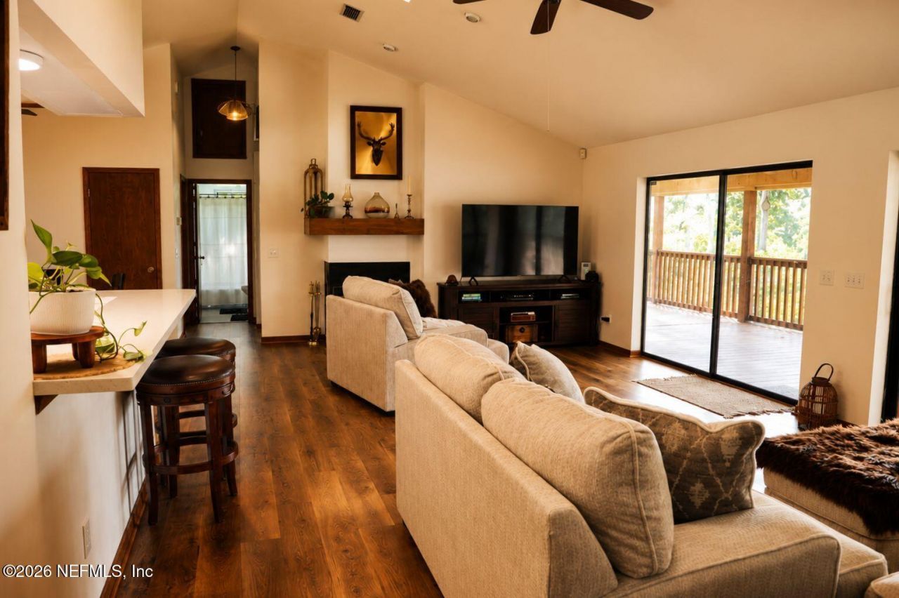 303 Riley Lake Drive, Hawthorne, FL 32640 Photo