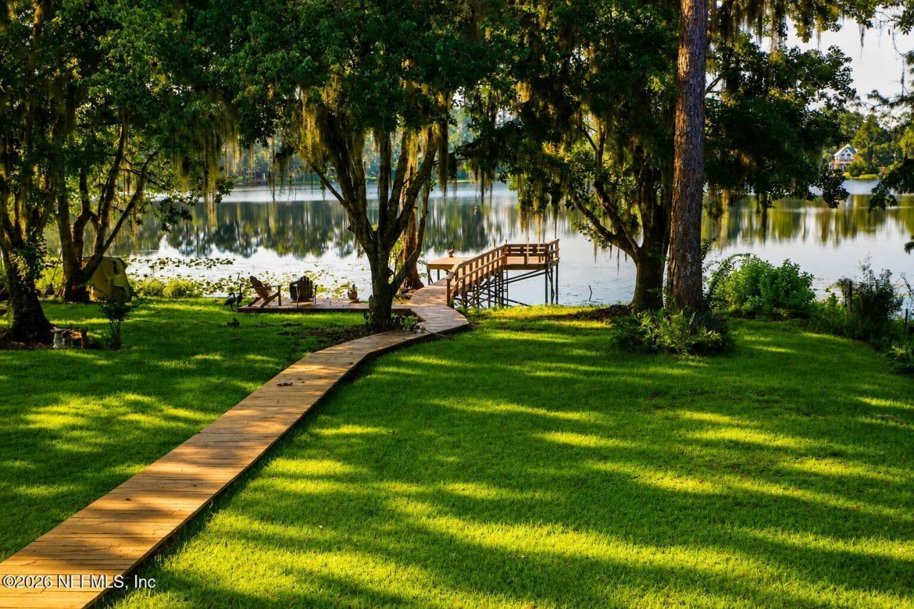 303 Riley Lake Drive, Hawthorne, FL 32640 Photo