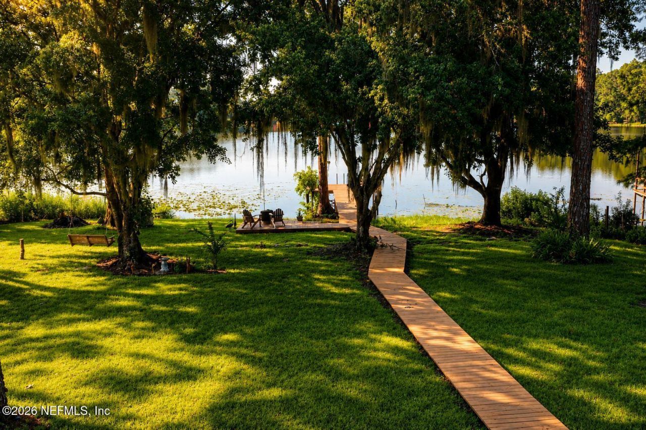 303 Riley Lake Drive, Hawthorne, FL 32640 Photo
