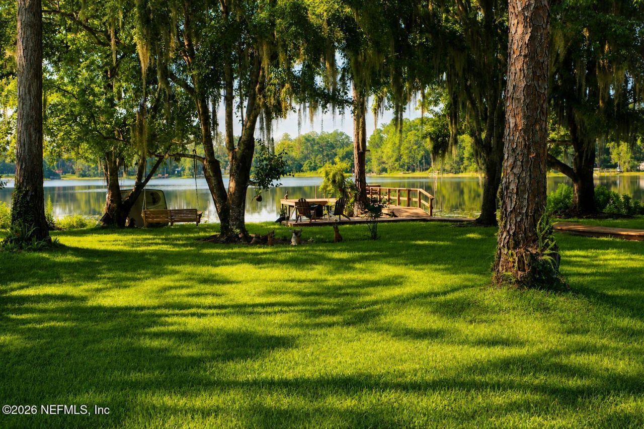 303 Riley Lake Drive, Hawthorne, FL 32640 Photo