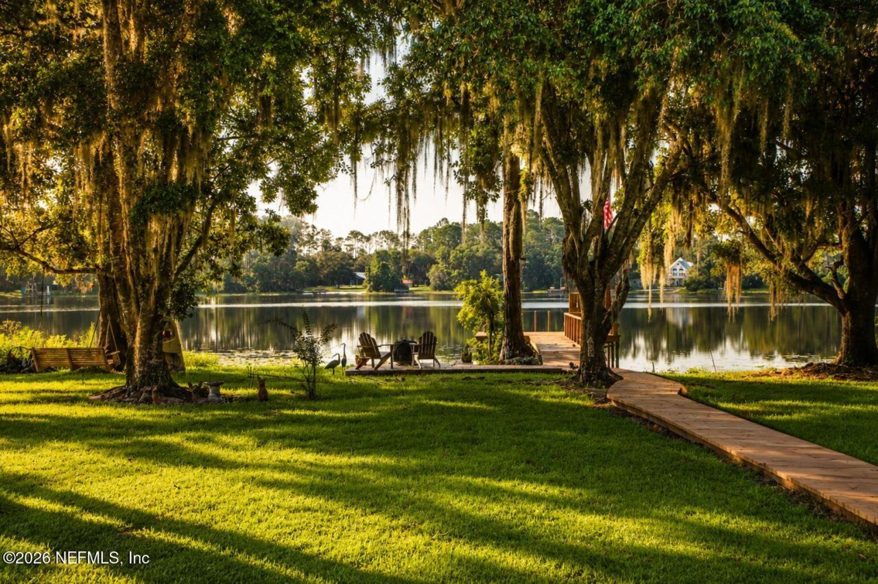303 Riley Lake Drive, Hawthorne, FL 32640 Photo