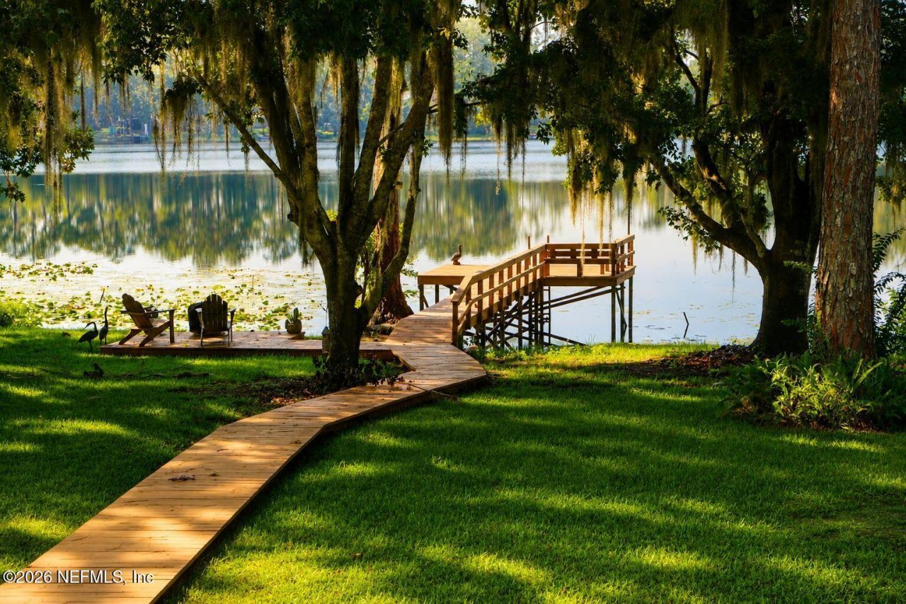303 Riley Lake Drive, Hawthorne, FL 32640 Photo