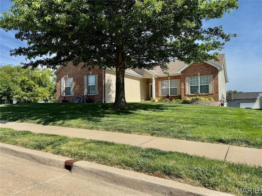 808 Blazing Star Drive, Waterloo, IL 62298 Main Photo