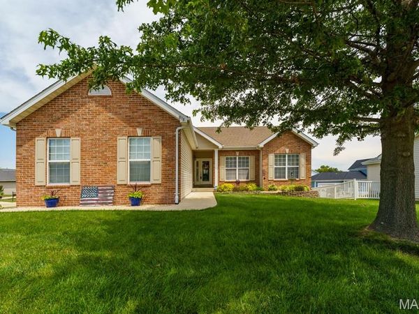 808 Blazing Star Drive, Waterloo, IL 62298