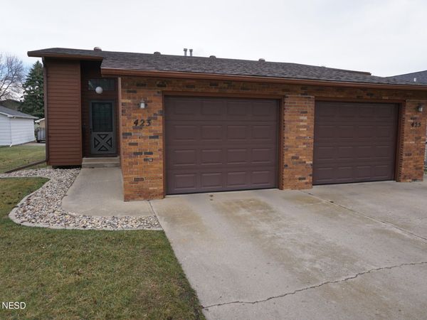423 7TH AVENUE NE, Watertown, SD 57201
