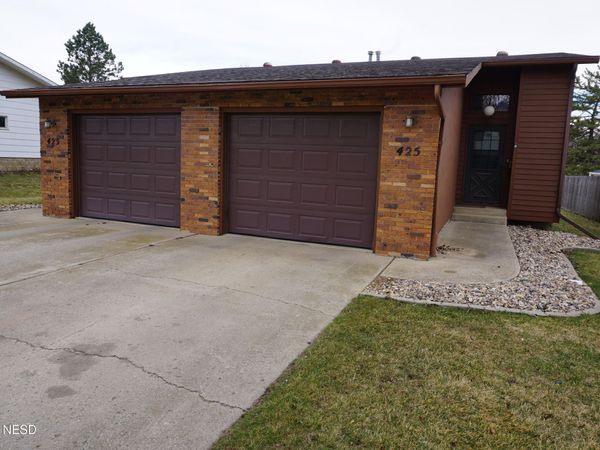 425 7TH AVENUE NE, Watertown, SD 57201