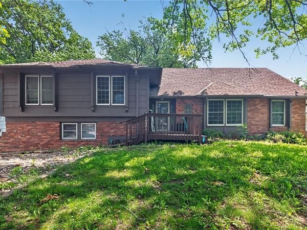 10421 College Avenue, Kansas City, MO 64137