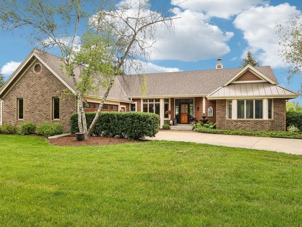 N61W37631 Parkview Dr, Lac La Belle, WI 53066