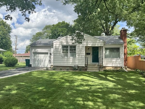 704 Woodlawn Avenue , Joliet, IL 60435