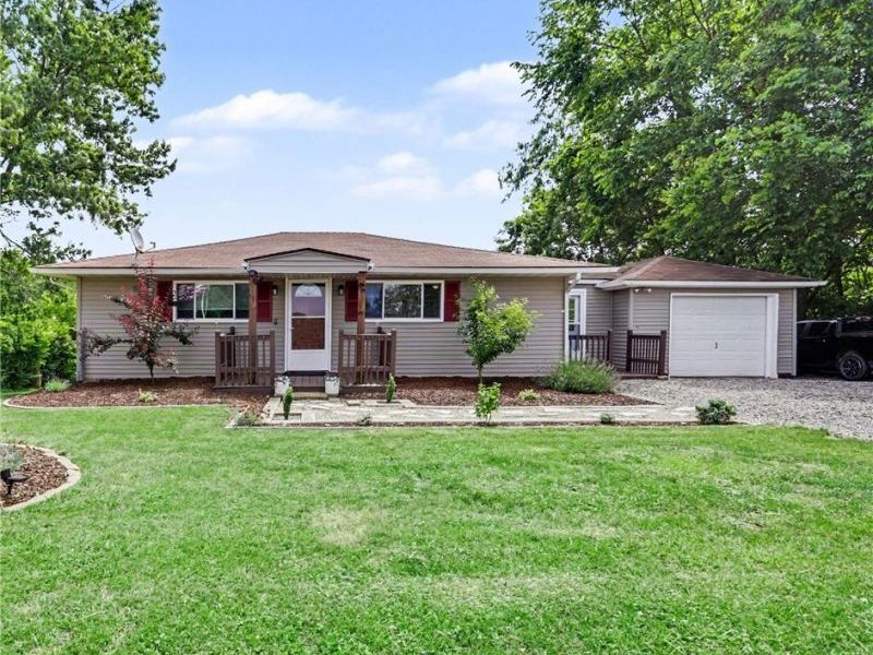 5300 Friendship Drive, New Concord, OH 43762 Photo 2