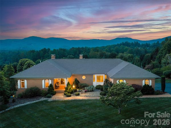 18 Thornapple Drive, Hendersonville, NC 28739