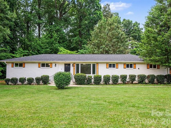 7048 Delta Lake Drive , Charlotte, NC 28215