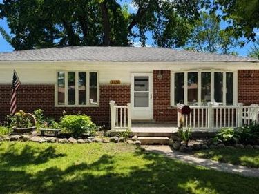 8774 Shannon Drive, Sterling Heights, MI 48314