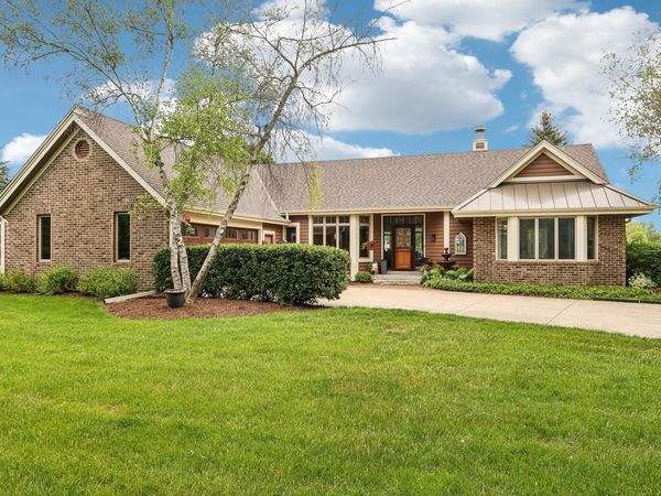 N61W37631 Parkview DRIVE, Oconomowoc, WI 53066