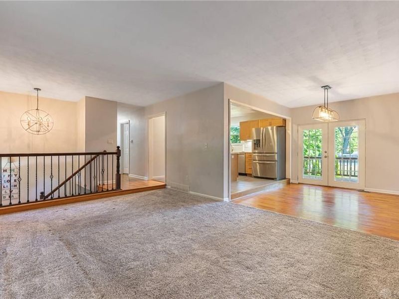 2313 Loris Drive, West Carrollton, OH 45449 Photo 2