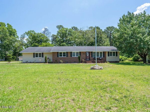 201 Glenwood Drive , Elizabethtown, NC 28337