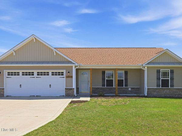 202 Long Neck Drive , Richlands, NC 28574