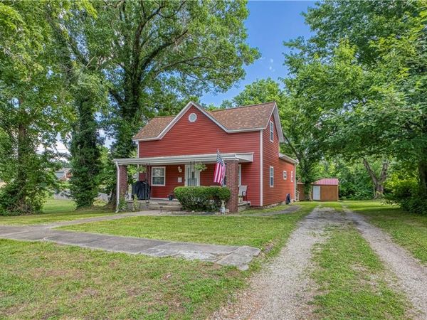 335 E 9th Street, Baxter Springs, KS 66713