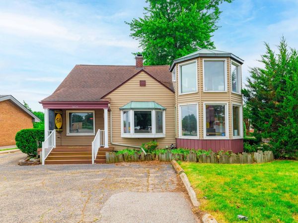 3829 West Road, Trenton, MI 48183