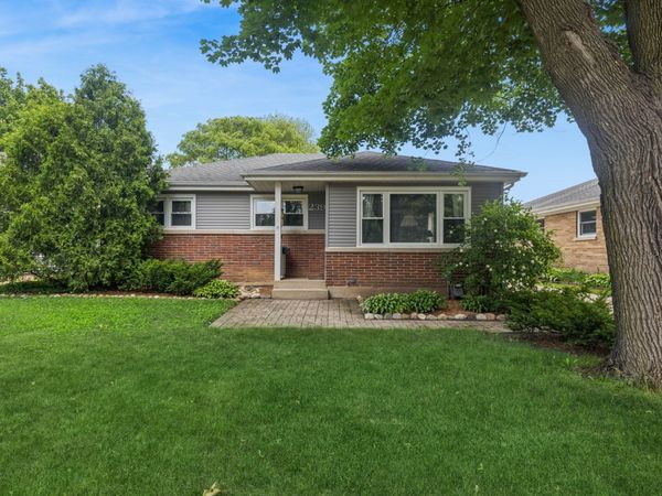 239 Brice Avenue , Mundelein, IL 60060