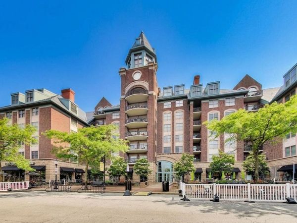 44 N VAIL Avenue, Unit 213, Arlington Heights, IL 60005
