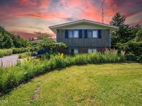 1536 Berkey Road, Swanton, OH 43558