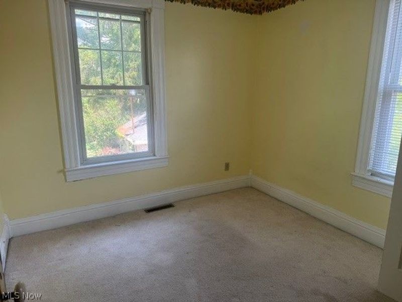 261 E Main Street, Saint Clairsville, OH 43950 Photo 10