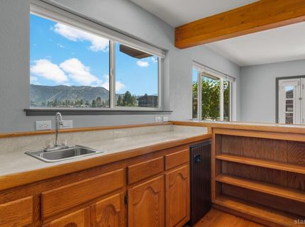 2067 Aloha Drive, South Lake Tahoe, CA 96150 Photo