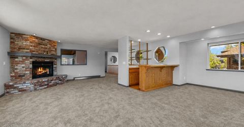 2067 Aloha Drive, South Lake Tahoe, CA 96150 Photo