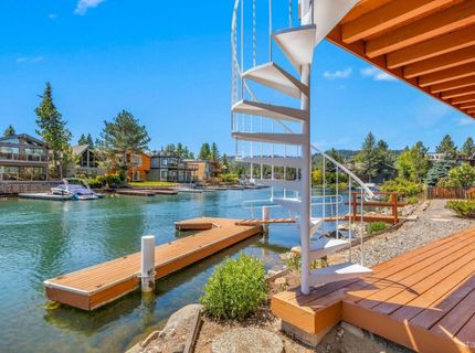 2067 Aloha Drive, South Lake Tahoe, CA 96150 Photo