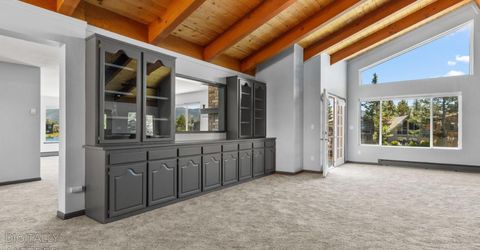 2067 Aloha Drive, South Lake Tahoe, CA 96150 Photo