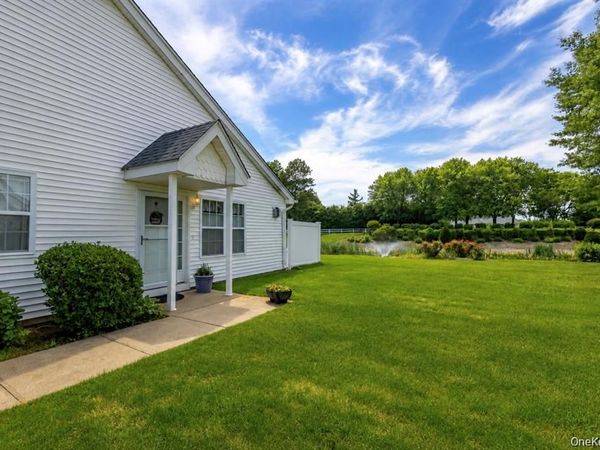 7 Summerfield Lane S, Unit 7, Aquebogue, NY 11901