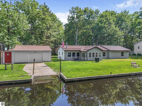311 Lake Drive W, Cadillac, MI 49601
