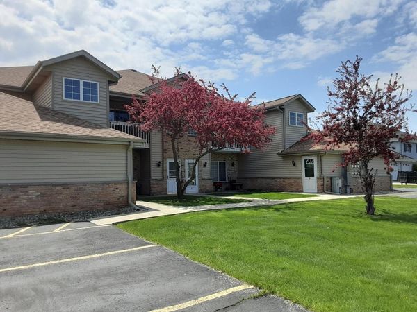 3620 E Barbara COURT, Unit 8, Oak Creek, WI 53154