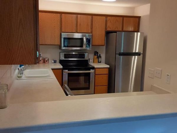 3620 E Barbara COURT, Unit 8, Oak Creek, WI 53154
