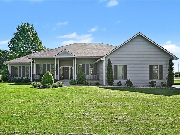 4204 SE Wingate Circle, Blue Springs, MO 64014