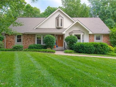 1144 Camelot Drive, Liberty, MO 64068