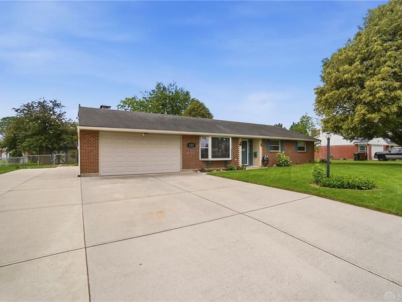 406 W Herr Street, Englewood, OH 45322 Photo 2