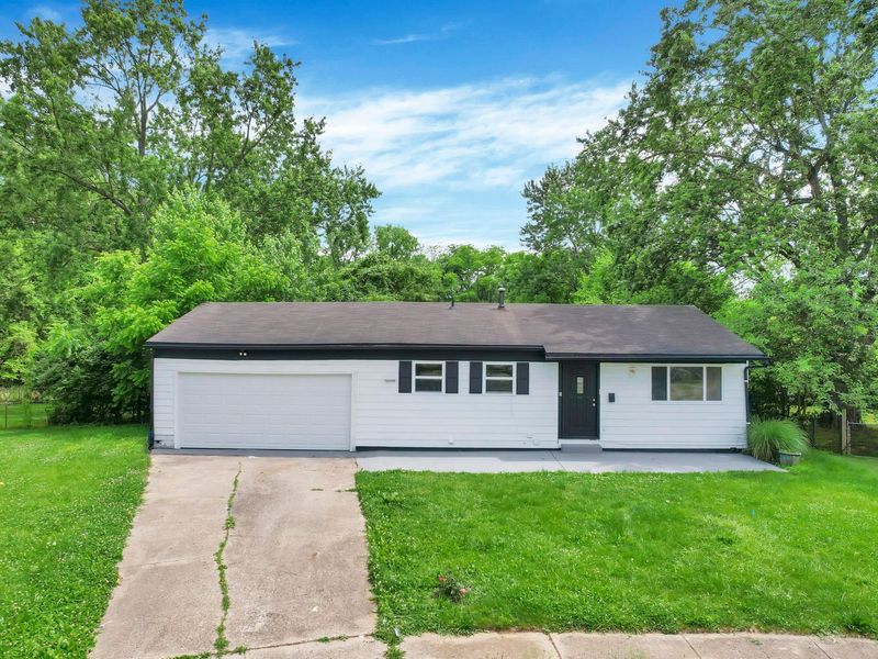 5567 Shoreline Court, Columbus, OH 43232 Photo 2