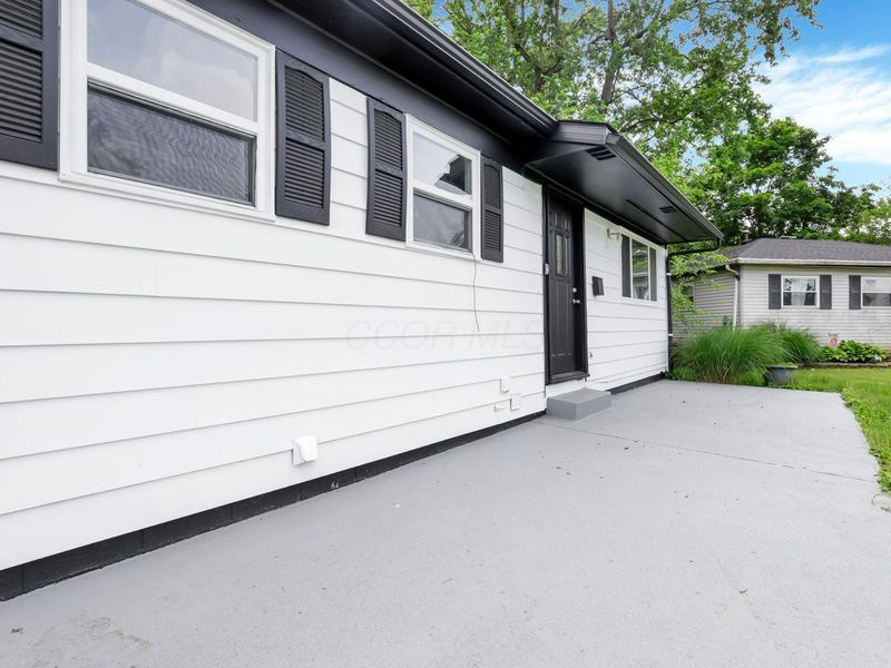 5567 Shoreline Court, Columbus, OH 43232 Photo 3