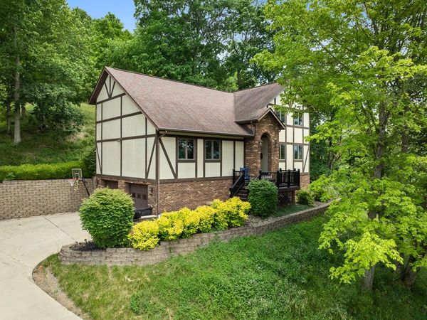 24 ALICIA DRIVE, Wheeling, WV 26003