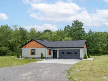 2793 Zutavern Church Road NW, Bolivar, OH 44612