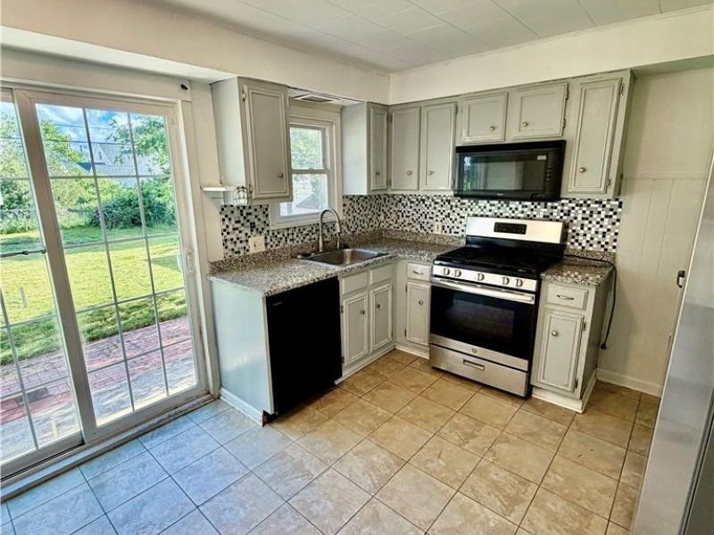 10810 Windham Road, Parma, OH 44130 Photo 4
