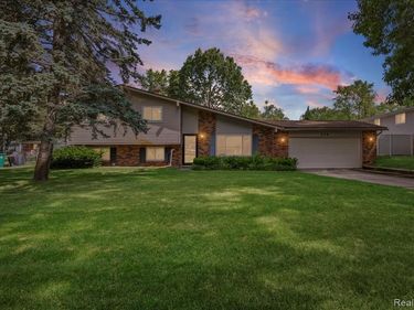 226 Ruppert Street , Commerce Twp, MI 48382
