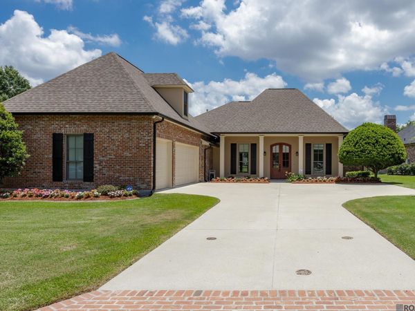 6060 Royal Palms Ct, Gonzales, LA 70737