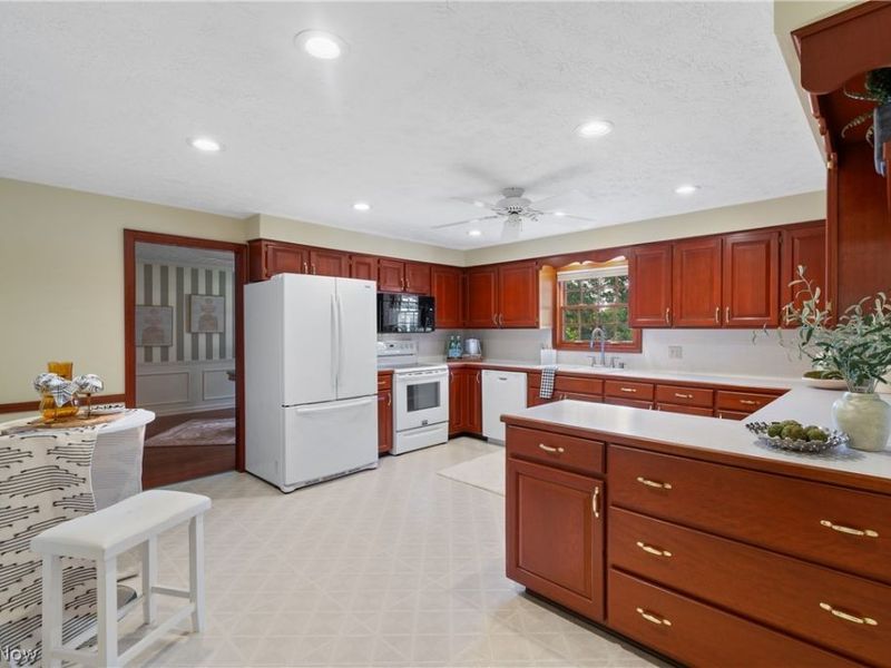 1300 7th Street NE, North Canton, OH 44720 Photo 7