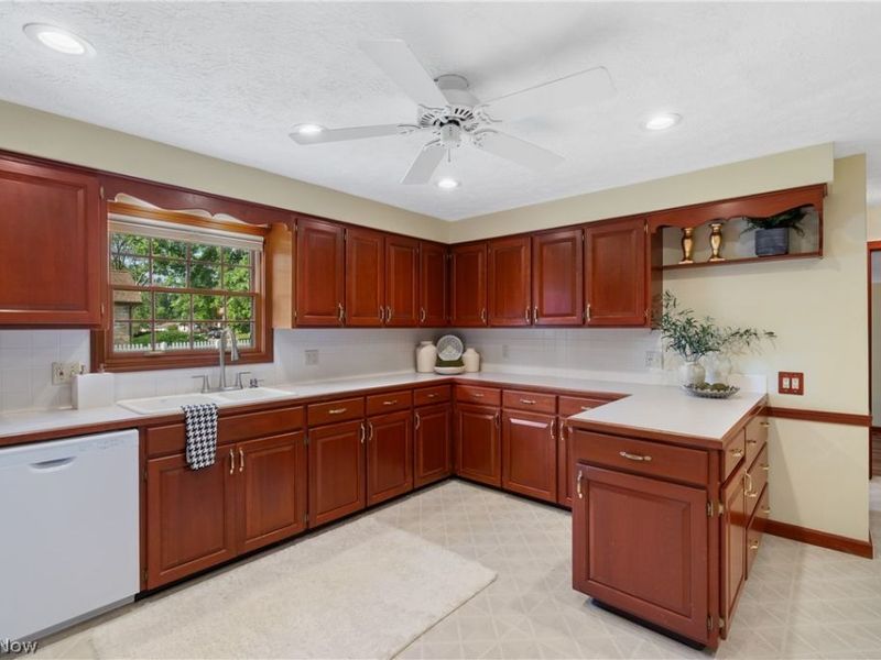 1300 7th Street NE, North Canton, OH 44720 Photo 9