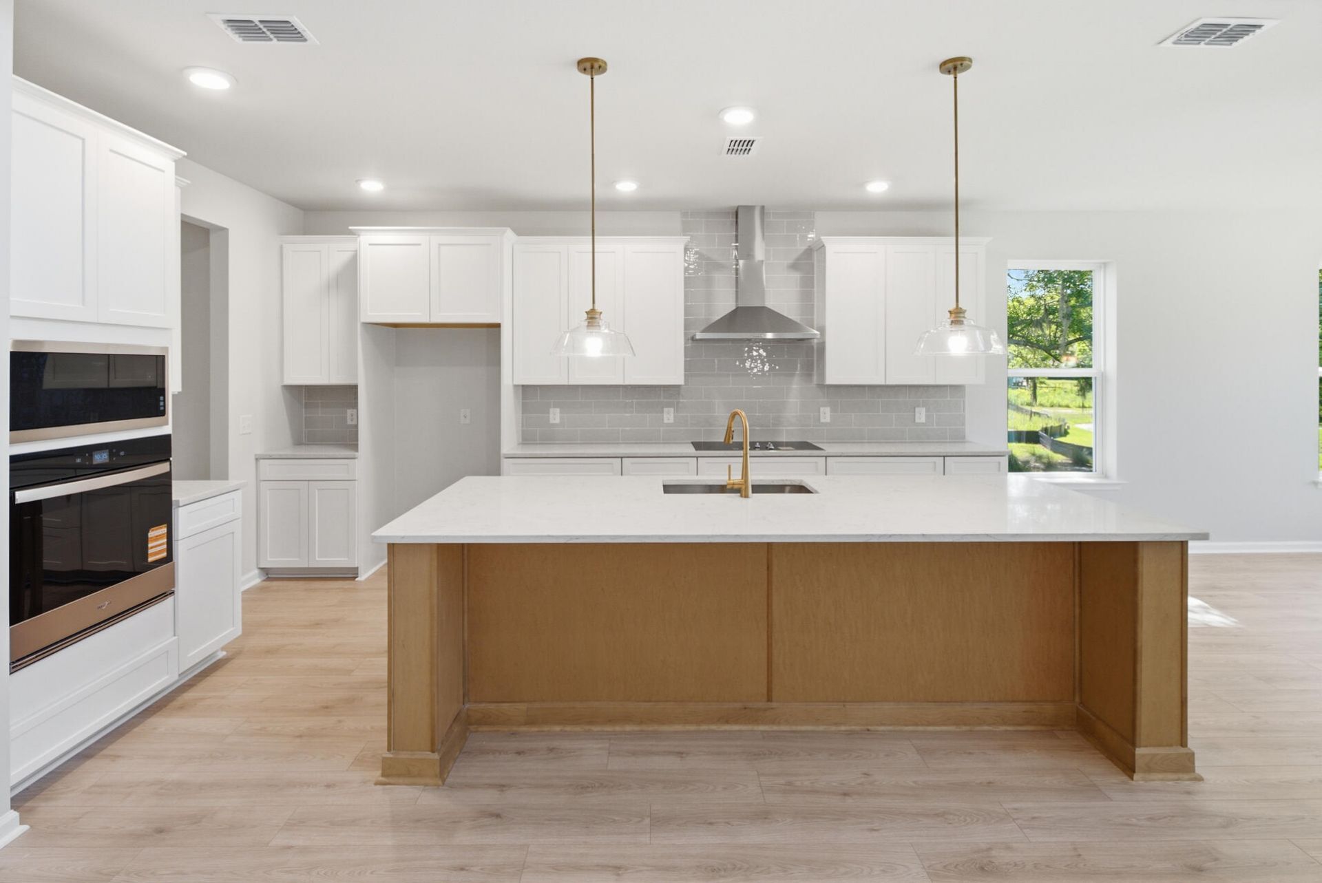 176 The Oaks Avenue Photo 10
