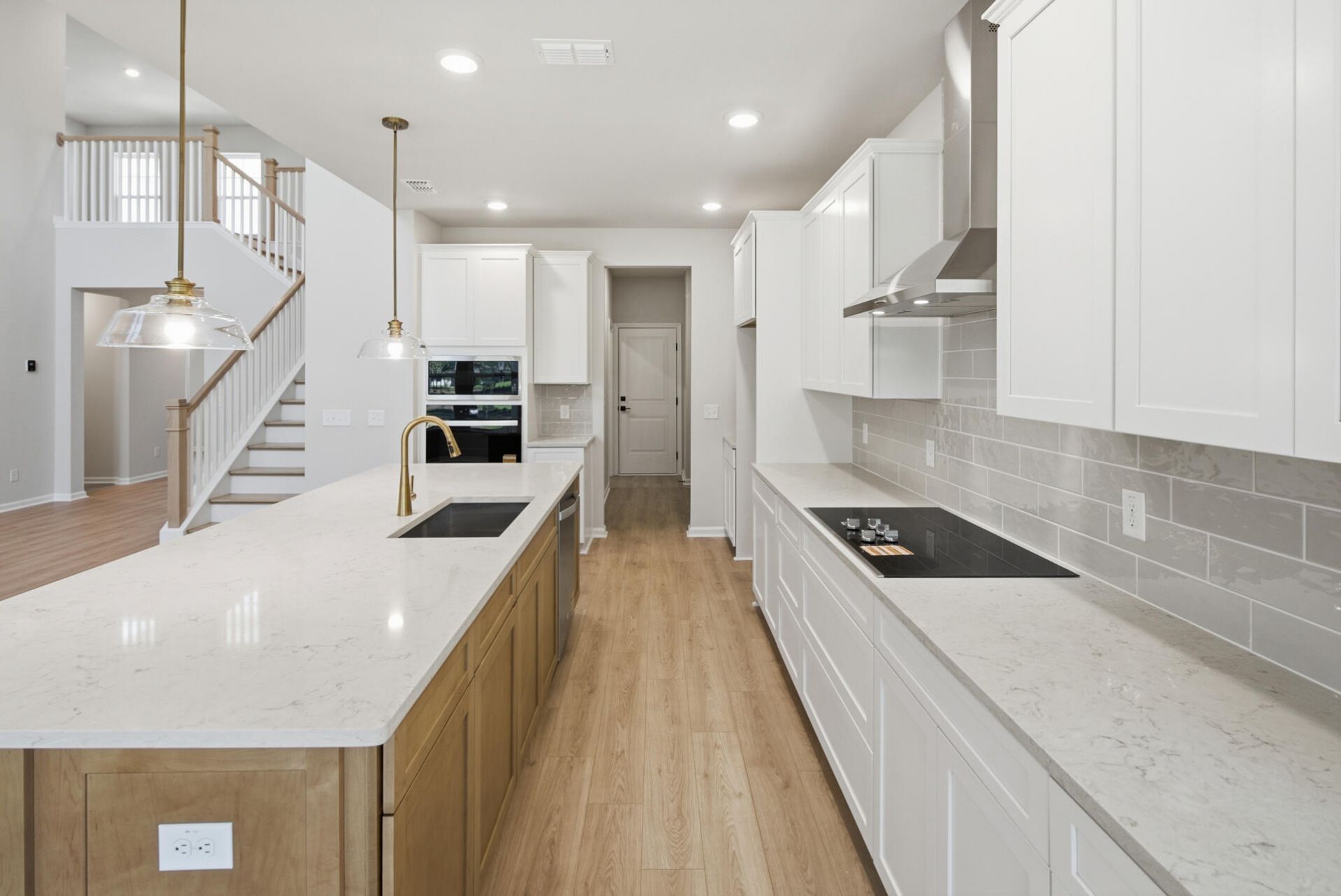 176 The Oaks Avenue Photo 11